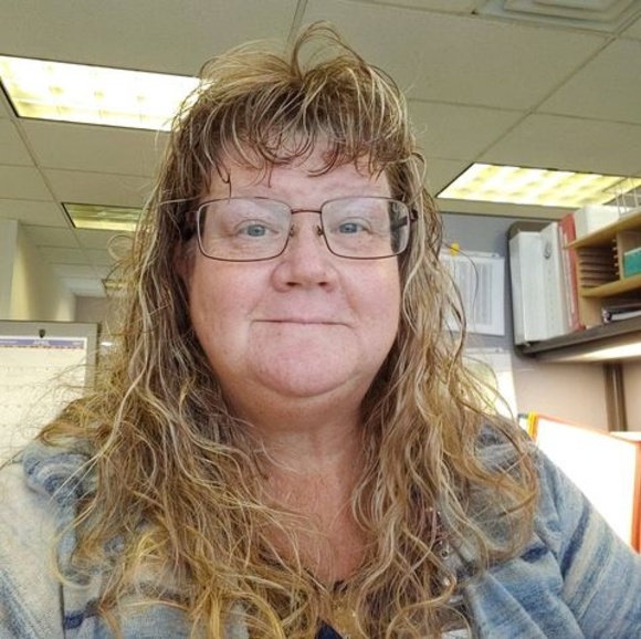 Profile Picture of Linda Stopinski (@craftsbylindax) on Poshmark