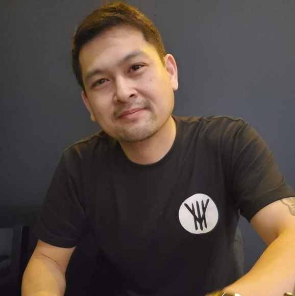 Profile Picture of Mark Tran (@mtran81) on Poshmark