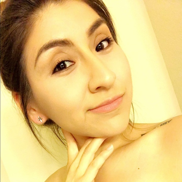 Profile Picture of Samantha Suarez (@slcb2012) on Poshmark