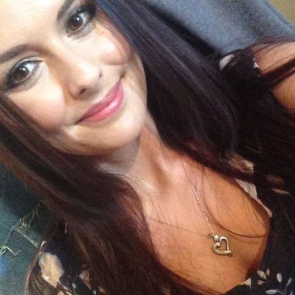 Profile Picture of Bridget Singleton (@bridgetsingleto) on Poshmark