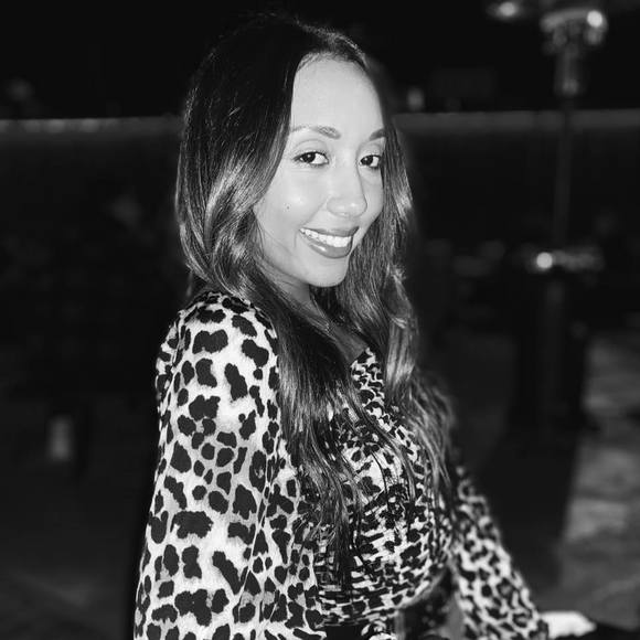 Profile Picture of Chelsea Deeley (@chelsrddddd) on Poshmark