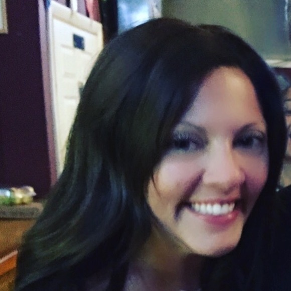 Profile Picture of Allison Winarski (@alliewin77) on Poshmark