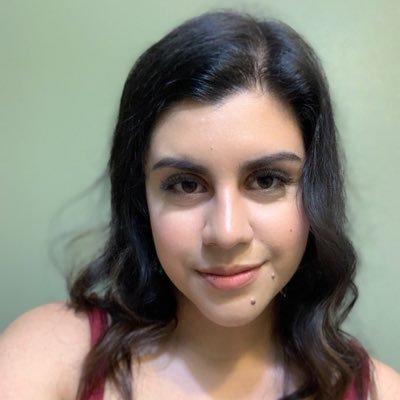 Profile Picture of Michelle Esquivel (@michellesreads) on Twitter