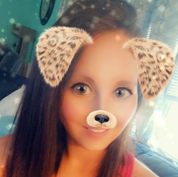 Profile Picture of Ashley Bruce (@ashleymurph7432) on Poshmark