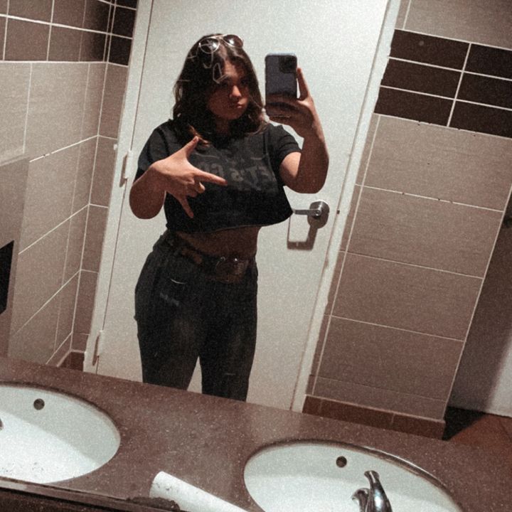 Profile Picture of Danielle🌻🤍 (@danielle_131312) on Tiktok