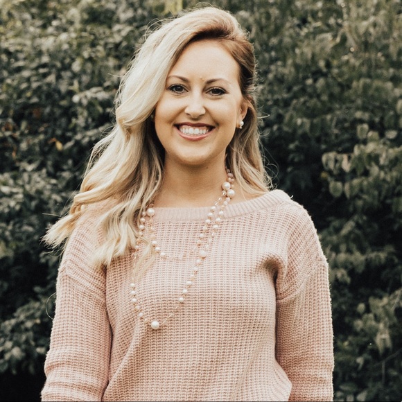 Profile Picture of Alyssa Hoppensteadt (@ajhoppe) on Poshmark