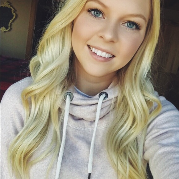 Profile Picture of Madeline Droessler (@madelinedros) on Poshmark