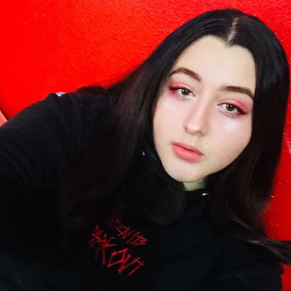 Profile Picture of Joseline Martinez (@joseline_bee) on Poshmark