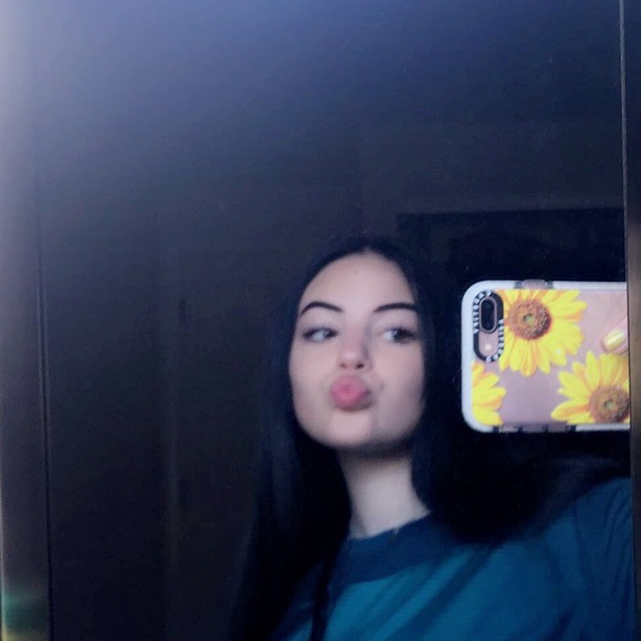 Profile Picture of Azzy Stage (@azzystage) on Poshmark