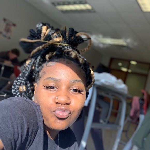 Profile Picture of Tamia Mcclenton (@tmah1107_) on Poshmark