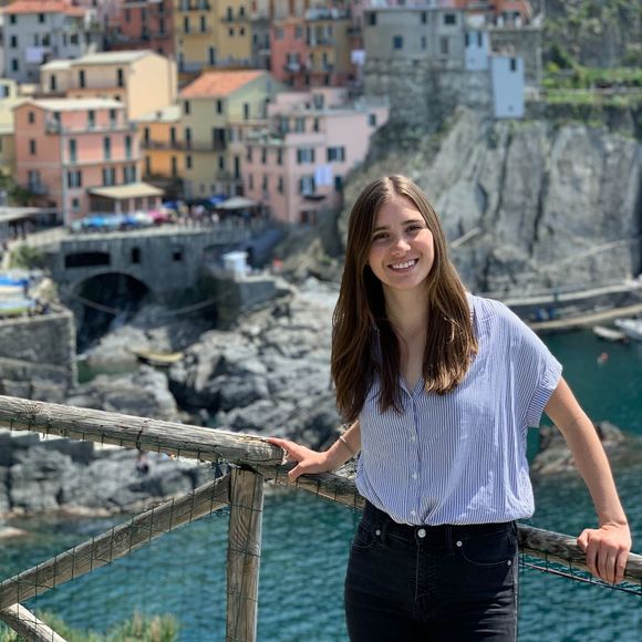 Profile Picture of Carly Taylor (@carlytaylor95) on Poshmark