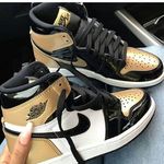 Profile Picture of Sneakers for a better price (@shoe_shack__) on Instagram