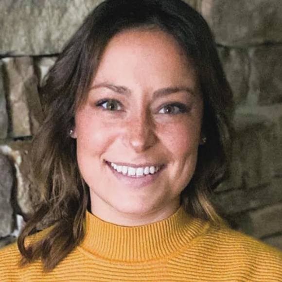 Profile Picture of Liz Dinon (@sweetsummaaxo) on Poshmark