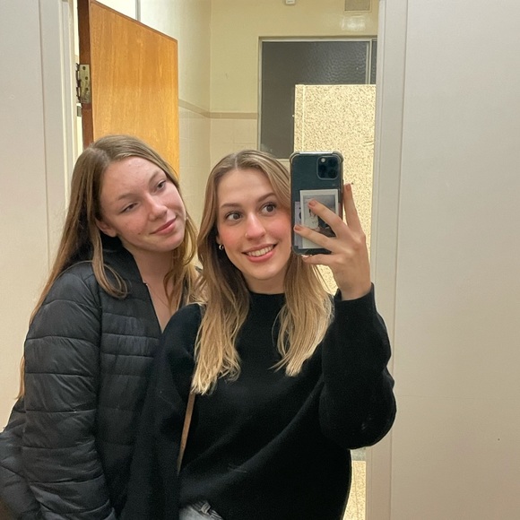 Profile Picture of Madison Schell (@madisonschel765) on Poshmark