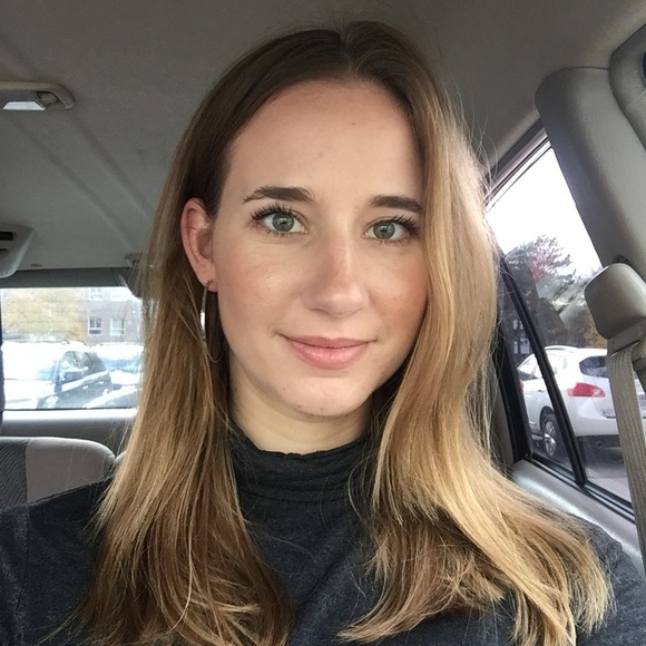 Profile Picture of Leah Timmermann (@leahtimmermann) on Poshmark