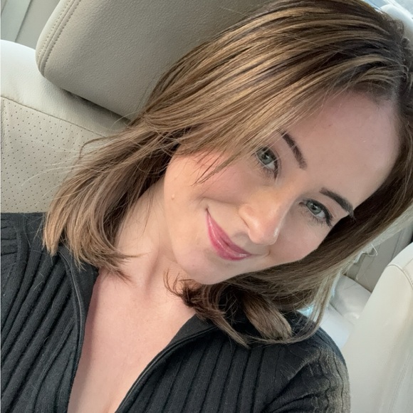 Profile Picture of Emilie Limoges (@emilielimoges) on Poshmark