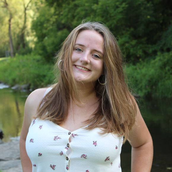 Profile Picture of Alexandra Hartnett (@alexandrahartne) on Poshmark