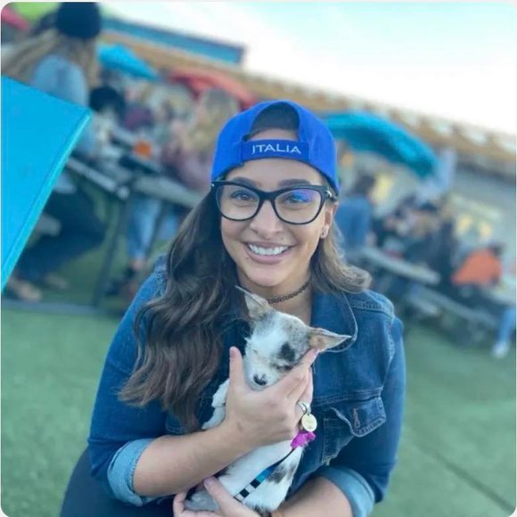 Profile Picture of Lauda-pia Pagano (@laudapagano) on Poshmark