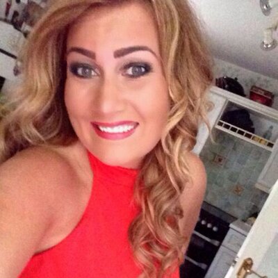 Profile Picture of Hollie Best (@xHollieBest90x) on Twitter