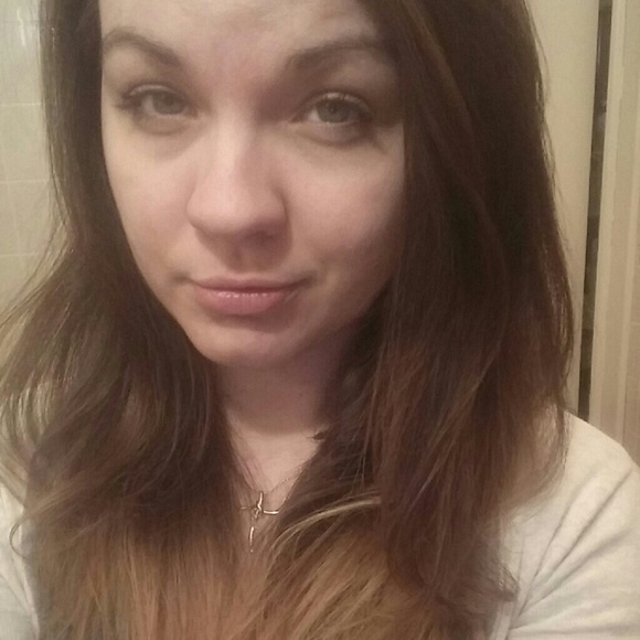 Profile Picture of Olivia Hatchel (@olehctah) on Poshmark