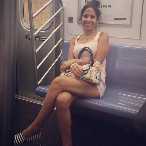 Profile Picture of Elizabeth Velásquez (@joha_caro311) on Poshmark