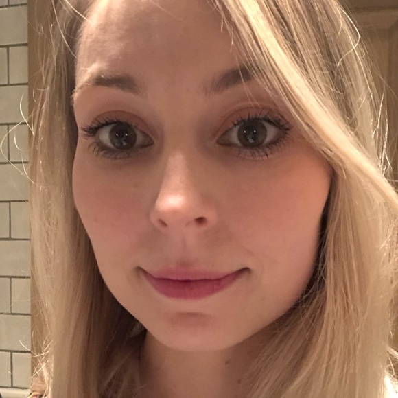 Profile Picture of Allison Heppell (@allihack) on Poshmark