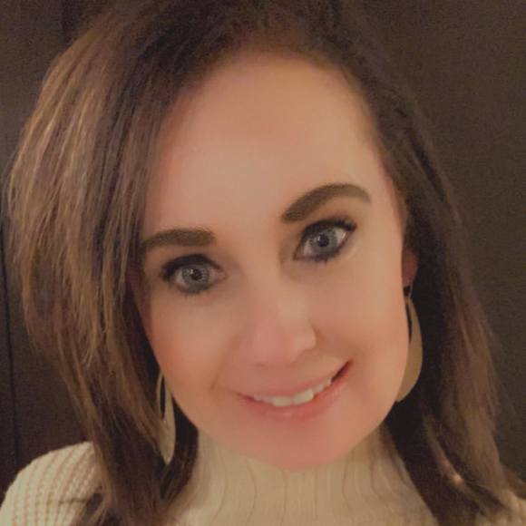 Profile Picture of Candida Roark (@idealfit17) on Poshmark