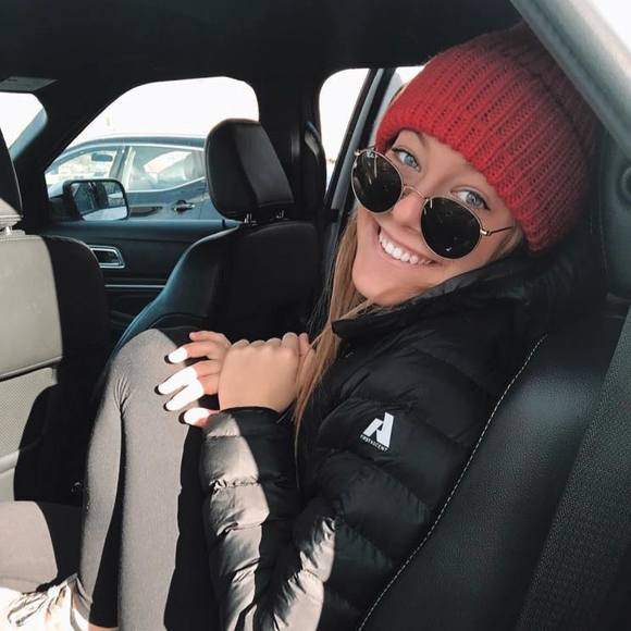 Profile Picture of Morgan Mizzoni (@morganmizzoni) on Poshmark