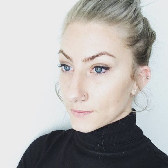 Profile Picture of Erika Stiller (@lynnss999) on Poshmark