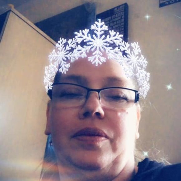 Profile Picture of Dana Hammer (@danahammer) on Poshmark