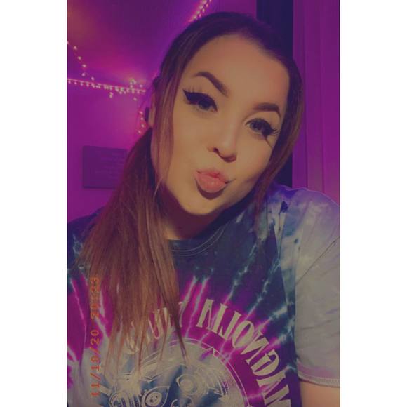 Profile Picture of Alyssa Picerno (@picernoa9) on Poshmark