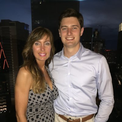 Profile Picture of Laura Hecht (@LauralynnHecht) on Twitter