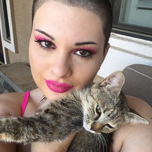 Profile Picture of Amanda Nevarez (@asnmoonjoy) on Poshmark