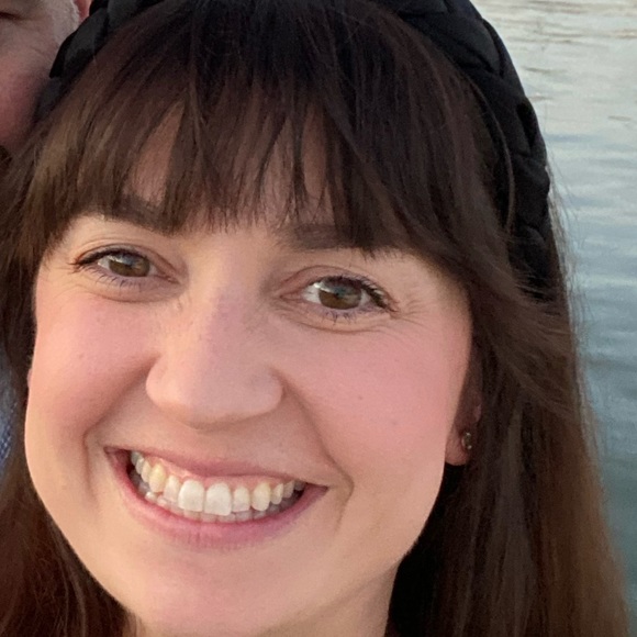 Profile Picture of Amy Weigel (@jeanbeanthrift) on Poshmark
