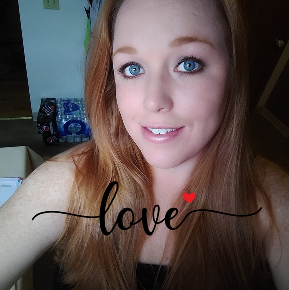Profile Picture of Becky Fillers (@beckyfillers87) on Poshmark
