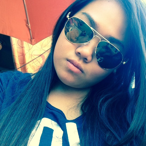 Profile Picture of Joyce Laygo (@jmichelleeeeee) on Poshmark