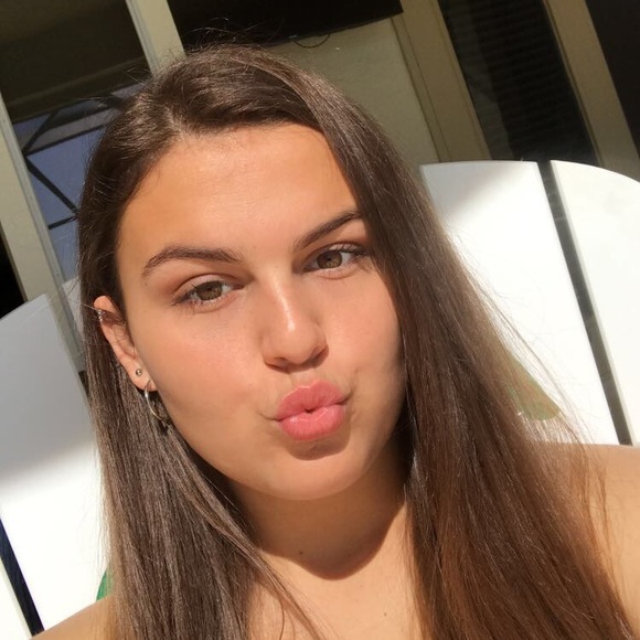 Profile Picture of Kylie Burkhamer (@kylieburkhamer) on Poshmark