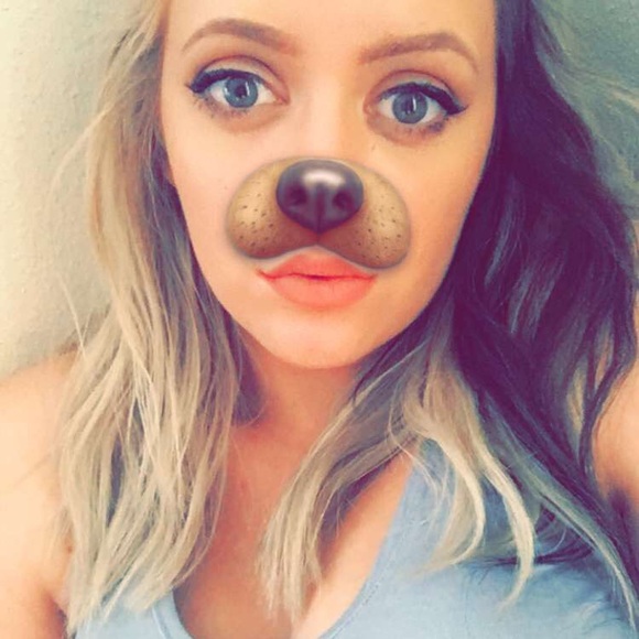 Profile Picture of Tabitha Dooms (@tdooms) on Poshmark