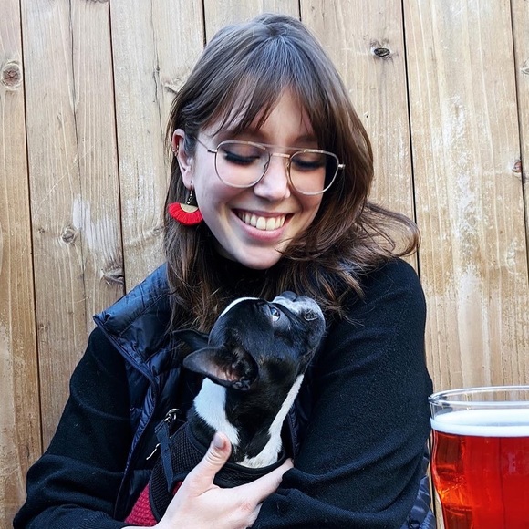 Profile Picture of Anna Bruemmer (@annabruemmer) on Poshmark