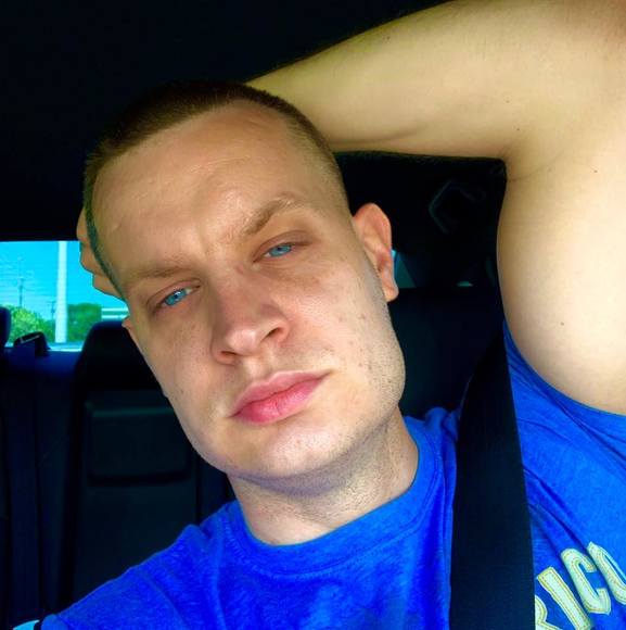 Profile Picture of Benjamenn Dixon (@benjamenndixon) on Poshmark