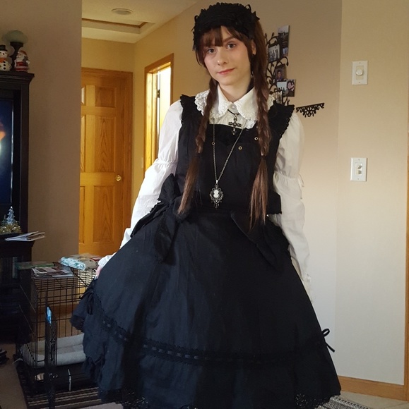 Profile Picture of Sarah Bashans (@ladyluck97) on Poshmark