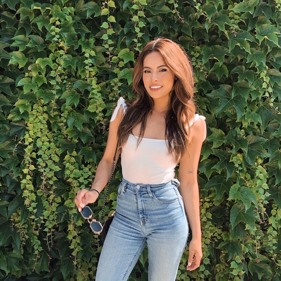 Profile Picture of Stephanie Santacruz (@stephscrz) on Poshmark