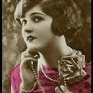 Kristin Bollinger - Myspace Profile Picture of Kristin Bollinger (@226073447) on Myspace