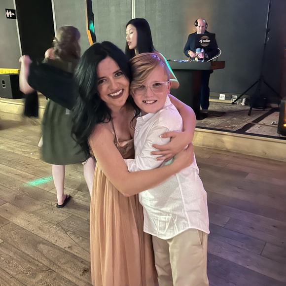 Profile Picture of Alaura Schissler (@alauratrout) on Poshmark