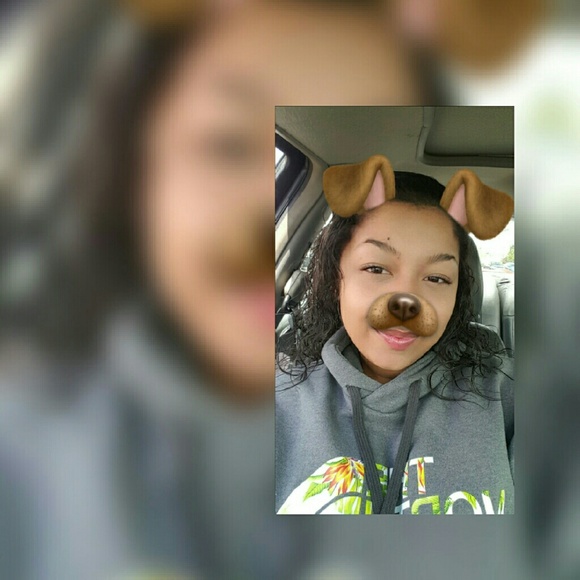 Profile Picture of Sarah Beemon (@totpop) on Poshmark