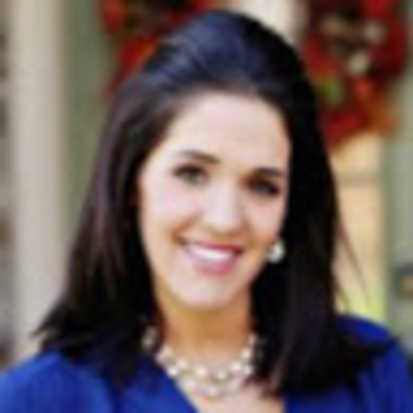 Profile Picture of Lauren Bealko (@lbealko) on Poshmark