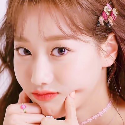 Profile Picture of 지지 (@DHING_129) on Twitter