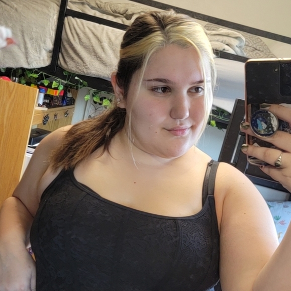 Profile Picture of Danielle Amerson (@victoria_lace69) on Poshmark