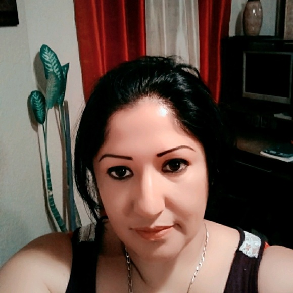 Profile Picture of Maria e Ramondo (@marymtz0210) on Poshmark