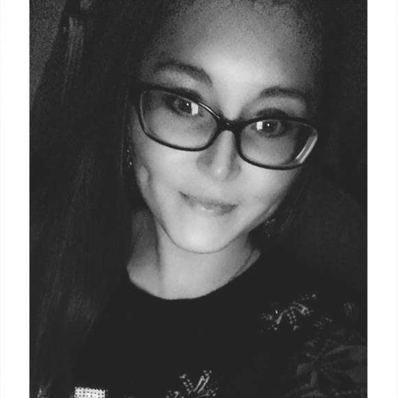 Profile Picture of Kera Michelucci (@keramichelucci) on Poshmark